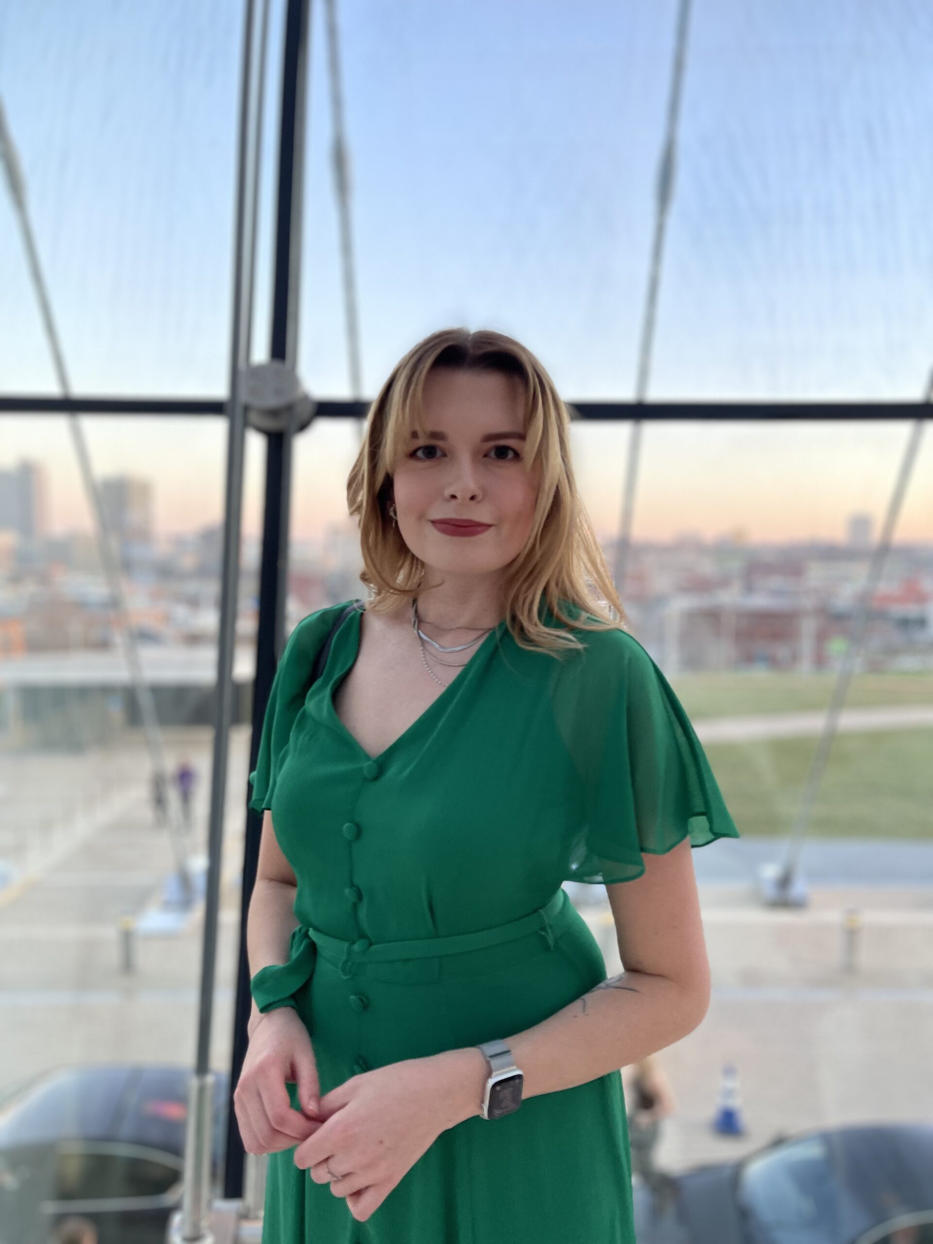 sarah posing in green dress at the kaufmann center