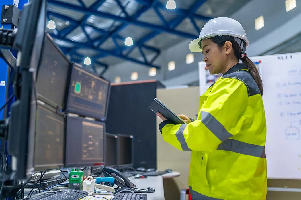 construction woman using laptop in tech facility